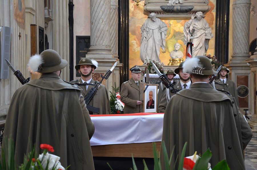 W Krakowie pochowano płk. prof. Wojciecha Narębskiego. Fot. Janusz Ślęzak (IPN)
