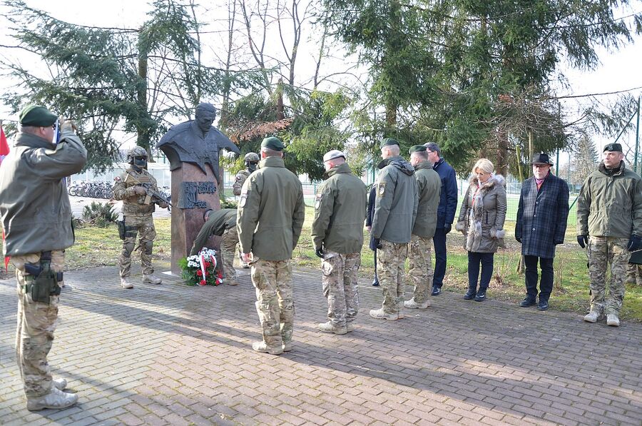 Specjalsi z Nila uczcili patrona jednostki. Fot. Janusz Ślęzak (IPN)
