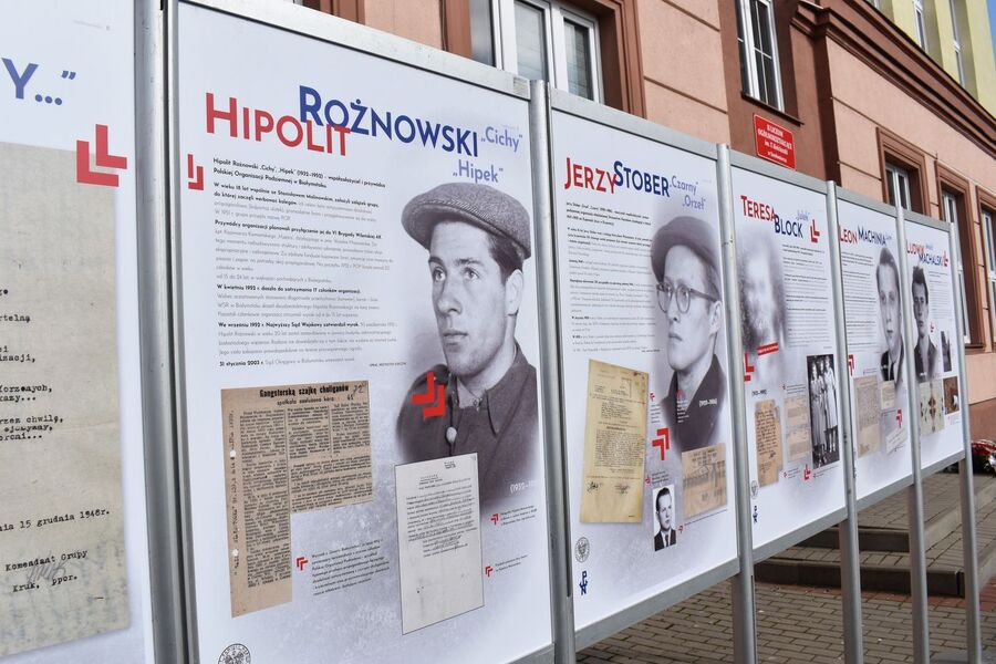 W Sandomierzu odsłonięto tablicę Młodych Białych Orłów. Fot. Dariusz Skrzyniarz (IPN)