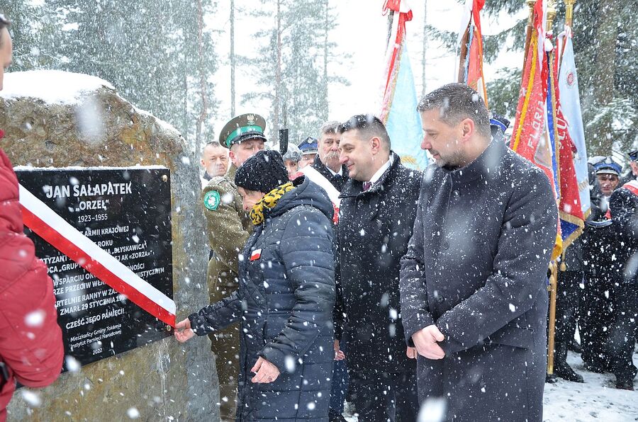Odsłonięcie pomnika Jana Sałapatka „Orła” w Bogdanówce. Fot. Janusz Ślęzak (IPN)