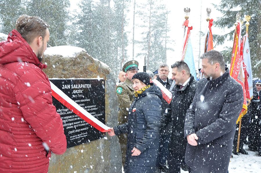 Odsłonięcie pomnika Jana Sałapatka „Orła” w Bogdanówce. Fot. Janusz Ślęzak (IPN)