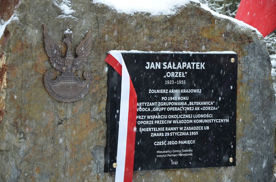 Odsłonięcie pomnika Jana Sałapatka „Orła” w Bogdanówce. Fot. Janusz Ślęzak (IPN)