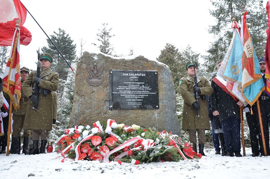 Odsłonięcie pomnika Jana Sałapatka „Orła” w Bogdanówce. Fot. Janusz Ślęzak (IPN)