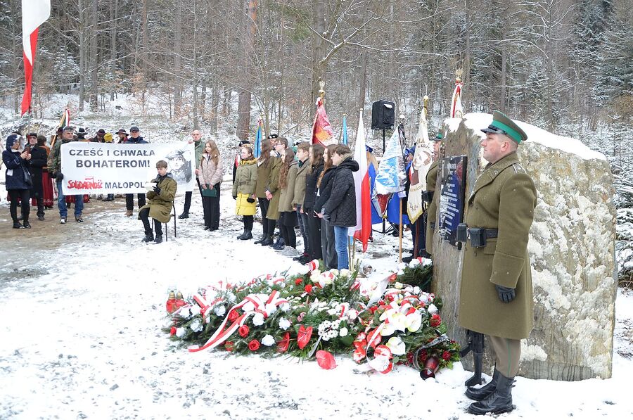 Odsłonięcie pomnika Jana Sałapatka „Orła” w Bogdanówce. Fot. Janusz Ślęzak (IPN)