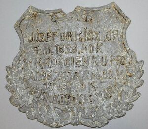 Tabliczka z grobu Józefa Orkisza, odnaleziona podczas prac poszukiwawczych, po konserwacji (fot. Agnieszka Żydzik-Białek)