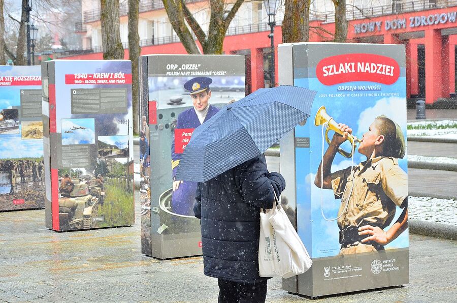 W Krynicy stanęła wystawa „Szlaki Nadziei. Odyseja Wolności”. Fot. Cezary Pałka (IPN)