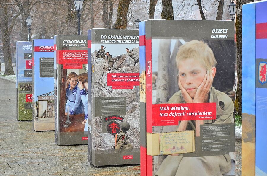 W Krynicy stanęła wystawa „Szlaki Nadziei. Odyseja Wolności”. Fot. Cezary Pałka (IPN)