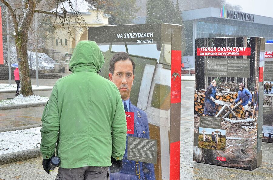 W Krynicy stanęła wystawa „Szlaki Nadziei. Odyseja Wolności”. Fot. Cezary Pałka (IPN)