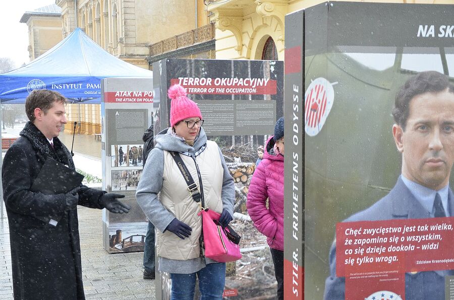 W Krynicy stanęła wystawa „Szlaki Nadziei. Odyseja Wolności”. Fot. Janusz Ślęzak (IPN)