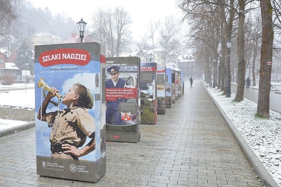 W Krynicy stanęła wystawa „Szlaki Nadziei. Odyseja Wolności”. Fot. Janusz Ślęzak (IPN)