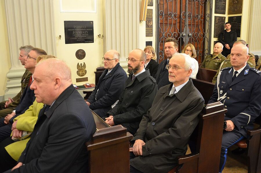 Uroczystości związane z 15. rocznicą śmierci o. Adama Studzińskiego. Fot. Janusz Ślęzak (IPN)