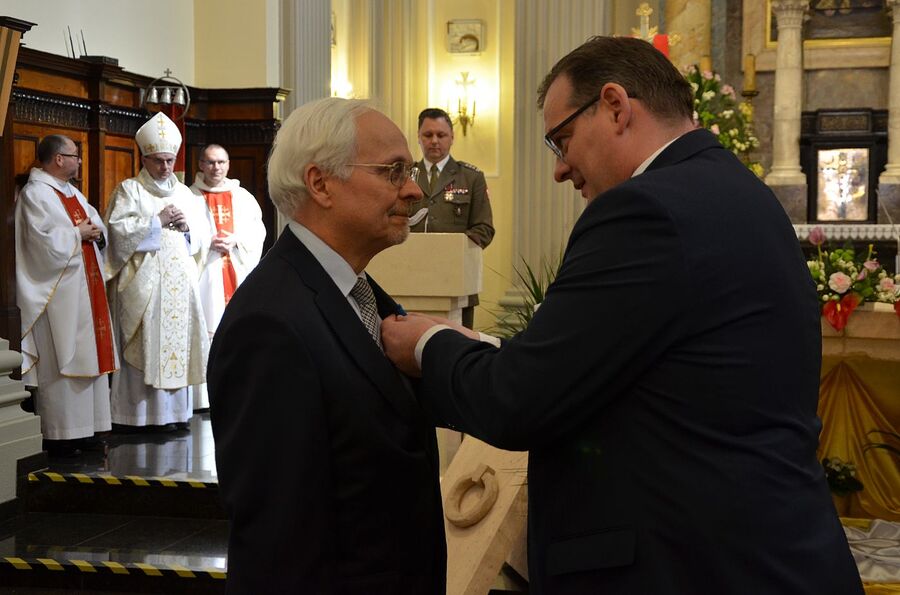 Uroczystości związane z 15. rocznicą śmierci o. Adama Studzińskiego. Fot. Janusz Ślęzak (IPN)