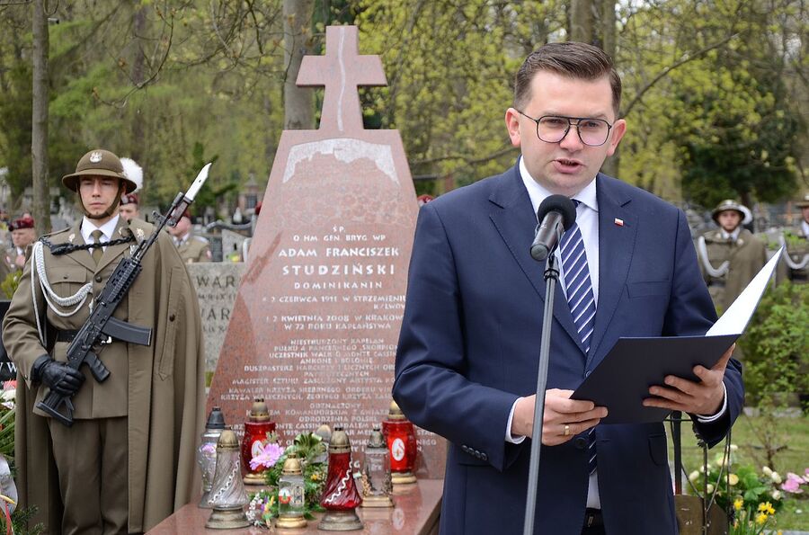 Uroczystości związane z 15. rocznicą śmierci o. Adama Studzińskiego. Fot. Janusz Ślęzak (IPN)