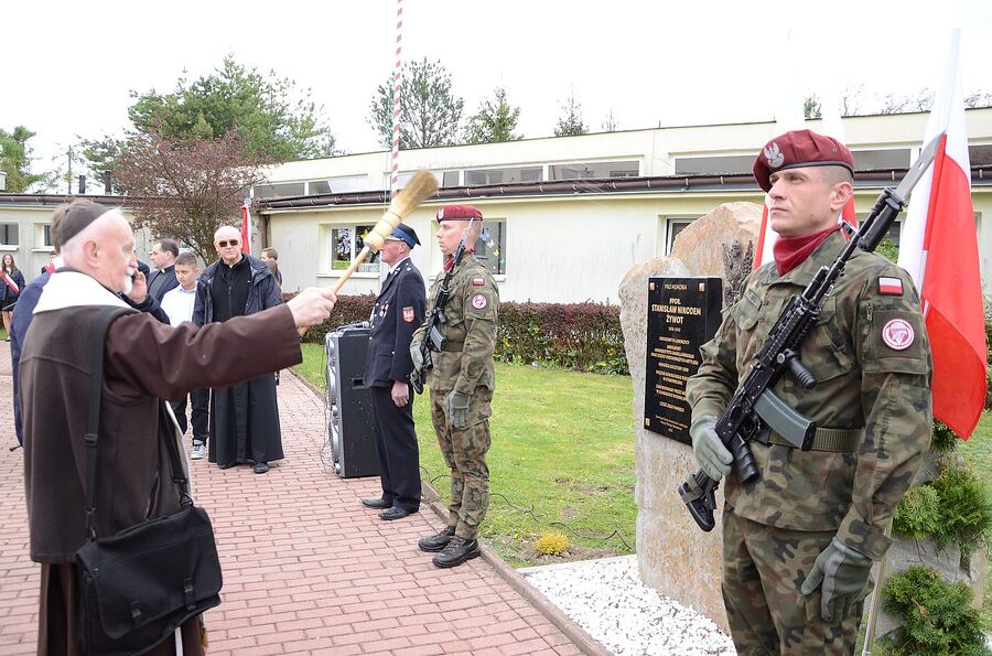 W Luborzycy odsłonięto pomnik ppor. Żywota. Fot. Janusz Ślęzak (IPN)