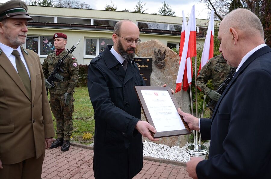 W Luborzycy odsłonięto pomnik ppor. Żywota. Fot. Janusz Ślęzak (IPN)