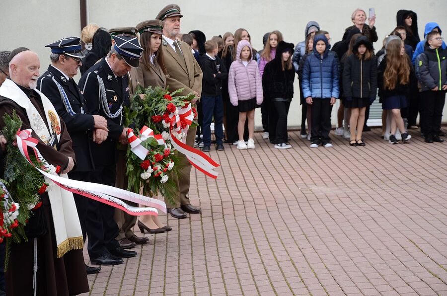 W Luborzycy odsłonięto pomnik ppor. Żywota. Fot. Janusz Ślęzak (IPN)