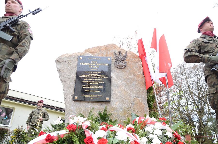 W Luborzycy odsłonięto pomnik ppor. Żywota. Fot. Janusz Ślęzak (IPN)