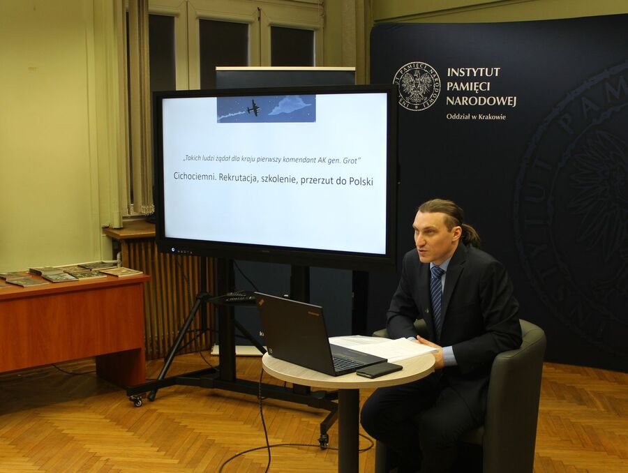 Warsztaty konkursu „Policjanci i Żołnierze w Służbie Historii”. Fot. IPN