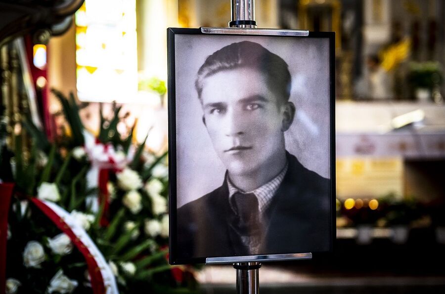 Uroczystości pogrzebowe Jana Sałapatka „Orła”. Fot. Agnieszka Masłowska i Janusz Ślęzak (IPN)