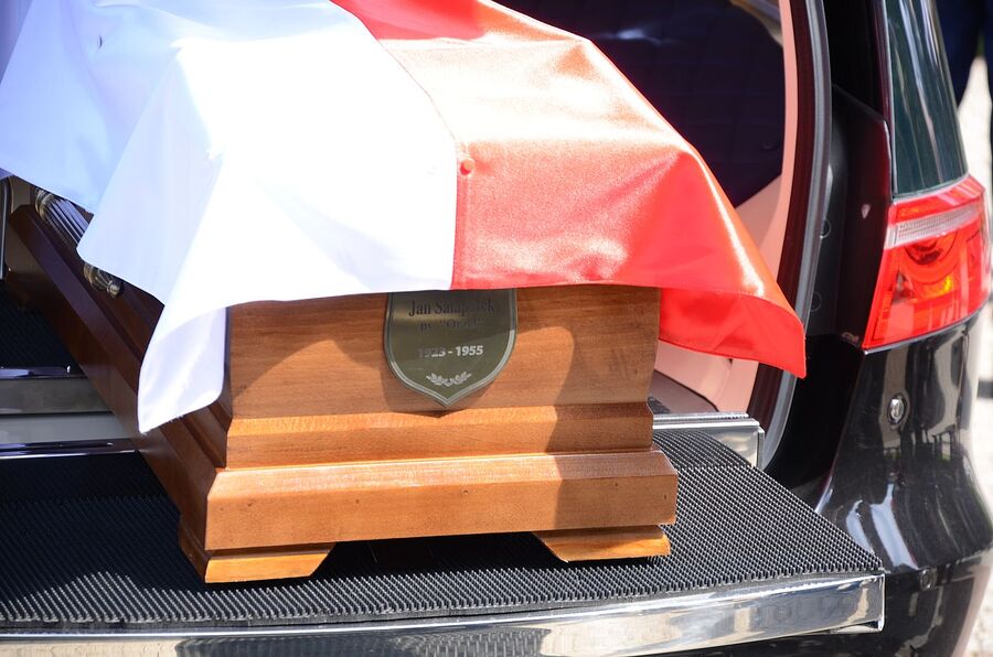 Uroczystości pogrzebowe Jana Sałapatka „Orła”. Fot. Agnieszka Masłowska i Janusz Ślęzak (IPN)