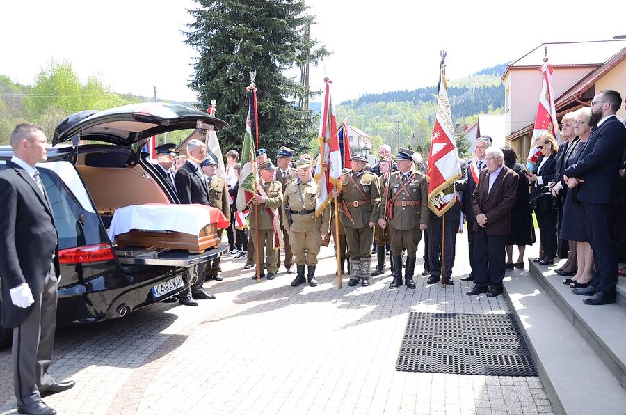 Uroczystości pogrzebowe Jana Sałapatka „Orła”. Fot. Agnieszka Masłowska i Janusz Ślęzak (IPN)