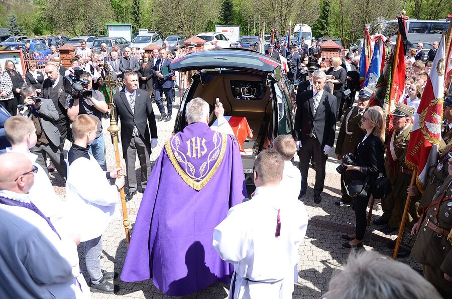 Uroczystości pogrzebowe Jana Sałapatka „Orła”. Fot. Agnieszka Masłowska i Janusz Ślęzak (IPN)