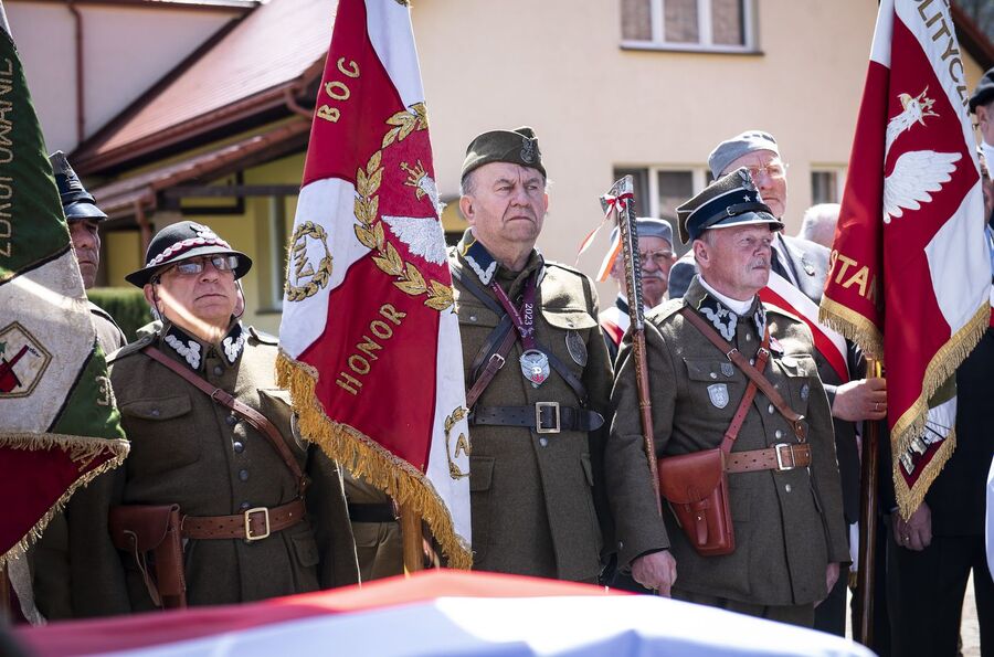 Uroczystości pogrzebowe Jana Sałapatka „Orła”. Fot. Agnieszka Masłowska i Janusz Ślęzak (IPN)