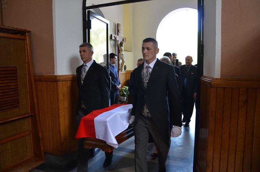 Uroczystości pogrzebowe Jana Sałapatka „Orła”. Fot. Agnieszka Masłowska i Janusz Ślęzak (IPN)