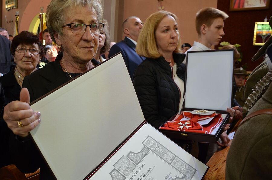 Uroczystości pogrzebowe Jana Sałapatka „Orła”. Fot. Agnieszka Masłowska i Janusz Ślęzak (IPN)