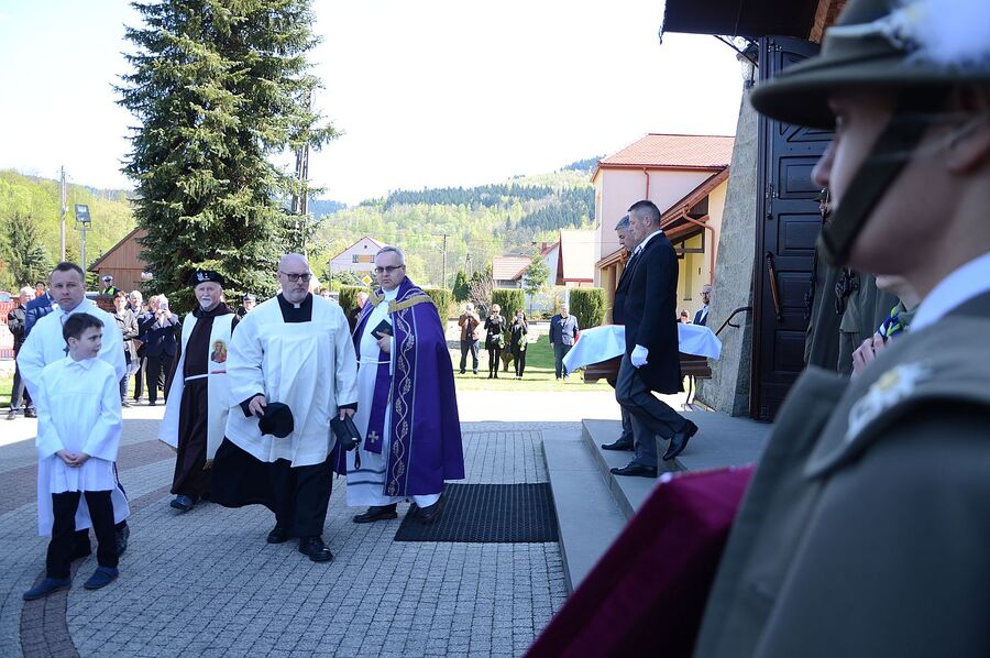 Uroczystości pogrzebowe Jana Sałapatka „Orła”. Fot. Agnieszka Masłowska i Janusz Ślęzak (IPN)