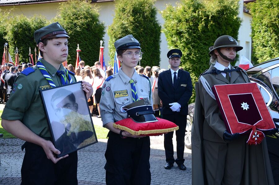 Uroczystości pogrzebowe Jana Sałapatka „Orła”. Fot. Agnieszka Masłowska i Janusz Ślęzak (IPN)