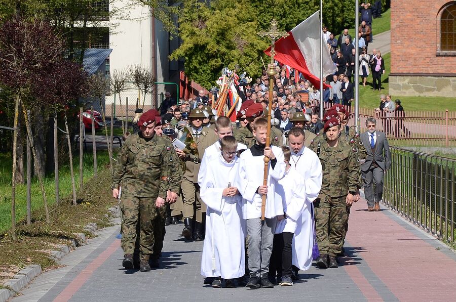 Uroczystości pogrzebowe Jana Sałapatka „Orła”. Fot. Agnieszka Masłowska i Janusz Ślęzak (IPN)