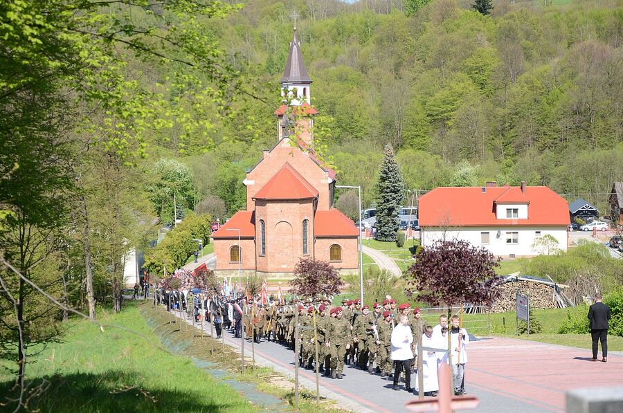 Uroczystości pogrzebowe Jana Sałapatka „Orła”. Fot. Agnieszka Masłowska i Janusz Ślęzak (IPN)