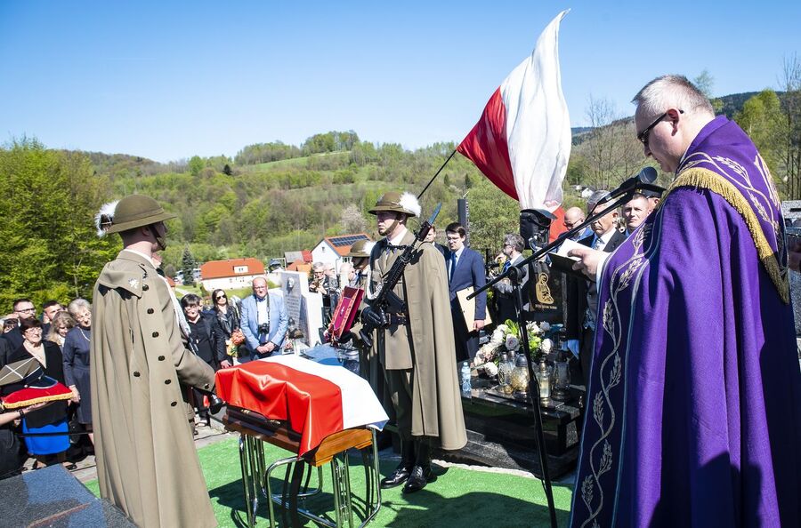 Uroczystości pogrzebowe Jana Sałapatka „Orła”. Fot. Agnieszka Masłowska i Janusz Ślęzak (IPN)