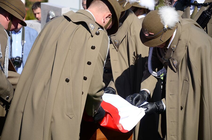 Uroczystości pogrzebowe Jana Sałapatka „Orła”. Fot. Agnieszka Masłowska i Janusz Ślęzak (IPN)