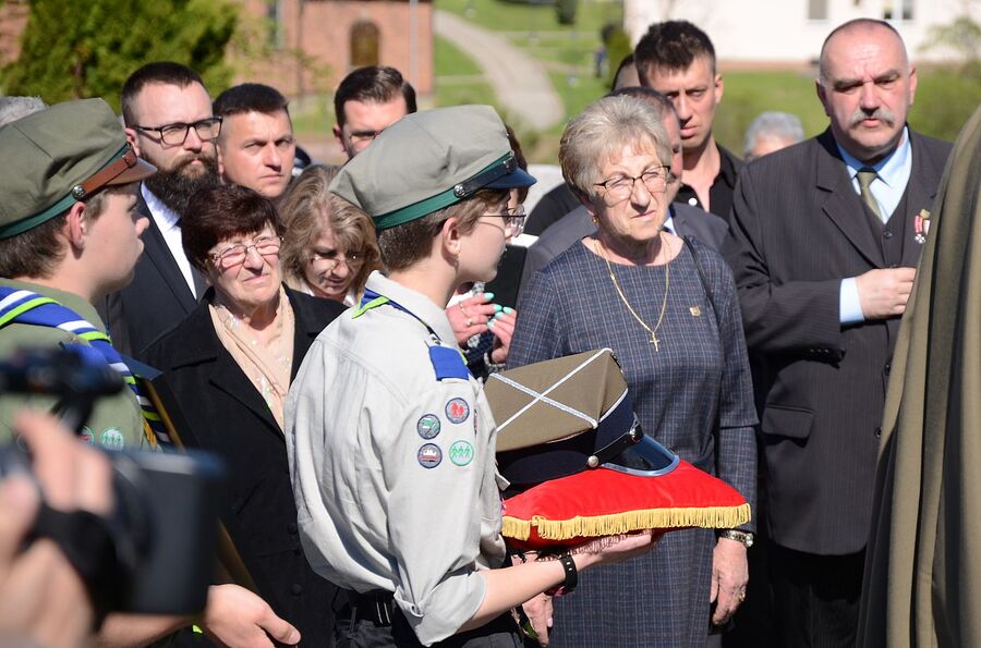 Uroczystości pogrzebowe Jana Sałapatka „Orła”. Fot. Agnieszka Masłowska i Janusz Ślęzak (IPN)