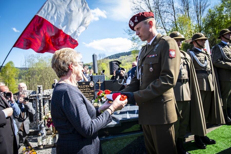 Uroczystości pogrzebowe Jana Sałapatka „Orła”. Fot. Agnieszka Masłowska i Janusz Ślęzak (IPN)