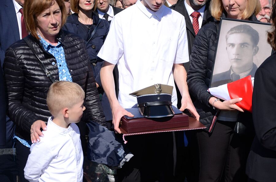 Uroczystości pogrzebowe Jana Sałapatka „Orła”. Fot. Agnieszka Masłowska i Janusz Ślęzak (IPN)