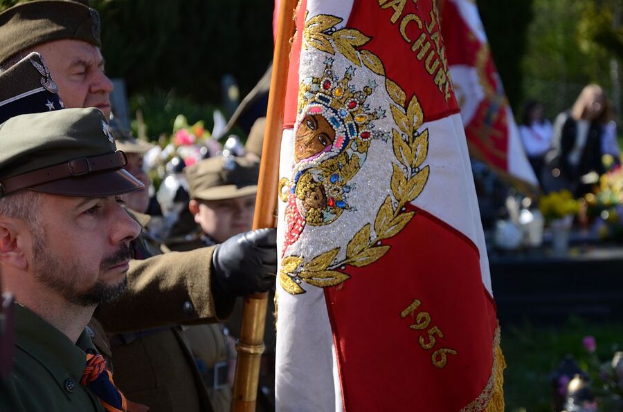 Uroczystości pogrzebowe Jana Sałapatka „Orła”. Fot. Agnieszka Masłowska i Janusz Ślęzak (IPN)