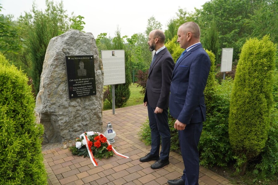 Znicze pamięci w 75. rocznicę śmierci rtm. Witolda Pileckiego. Fot. Żaneta Wierzgacz (IPN)