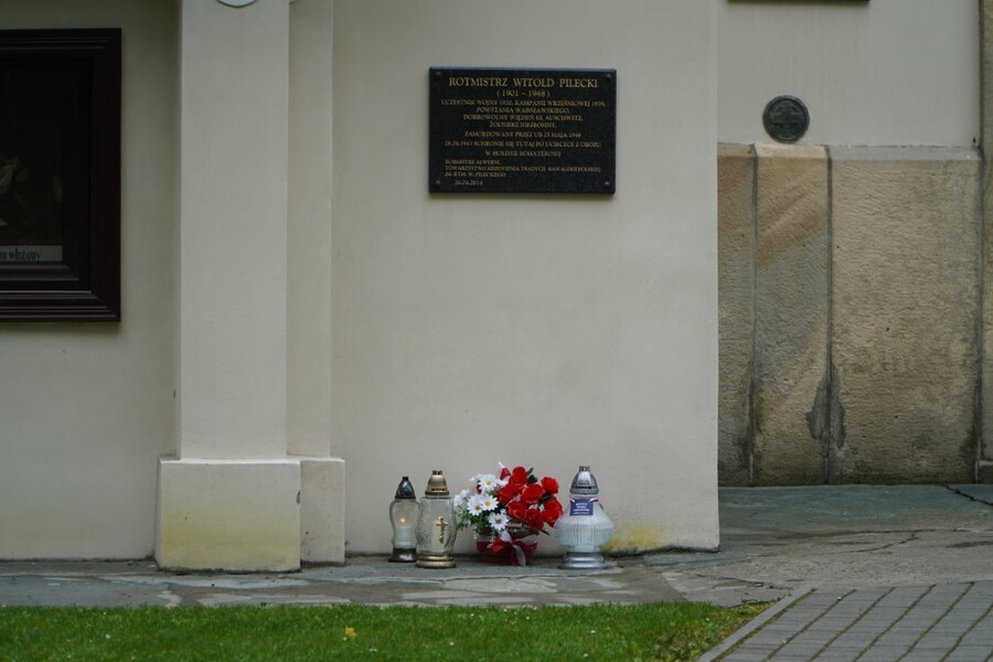 Znicze pamięci w 75. rocznicę śmierci rtm. Witolda Pileckiego. Fot. Żaneta Wierzgacz (IPN)