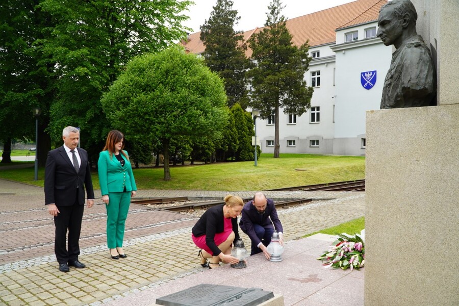 Znicze pamięci w 75. rocznicę śmierci rtm. Witolda Pileckiego. Fot. Żaneta Wierzgacz (IPN)