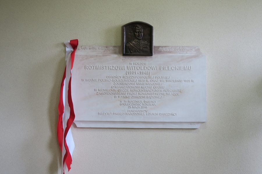 Znicze pamięci w 75. rocznicę śmierci rtm. Witolda Pileckiego. Fot. Rafał Opulski (IPN)