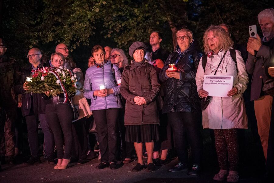 Znicze pamięci w 75. rocznicę śmierci rtm. Witolda Pileckiego. Fot. Agnieszka Masłowska (IPN)