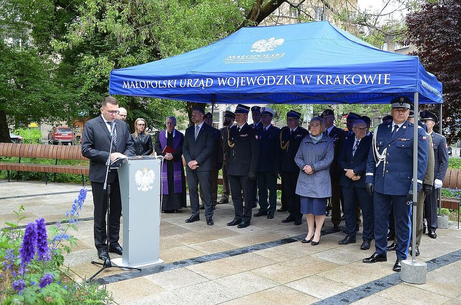 Uroczystości na pl. Axentowicza w Krakowie. Fot. Janusz Ślęzak (IPN)