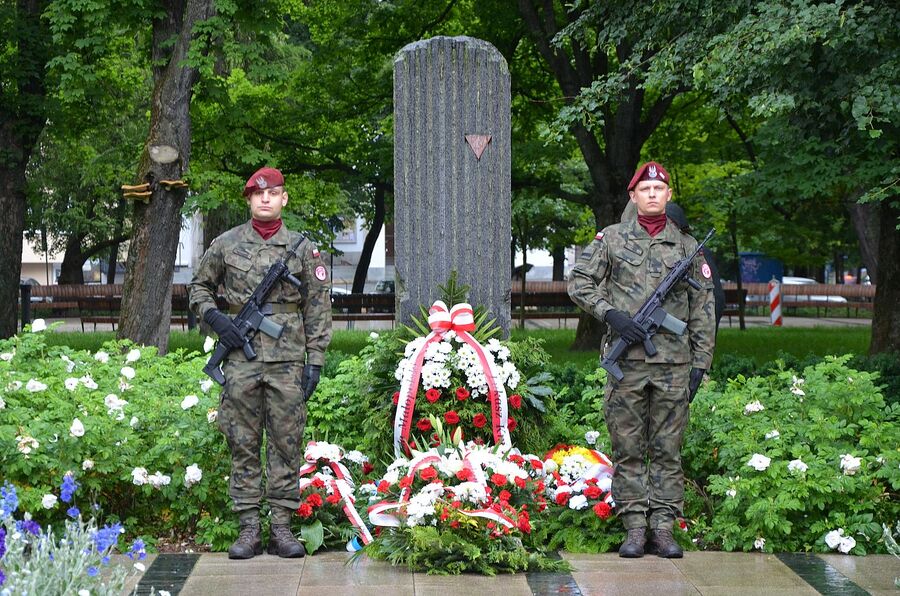 Uroczystości na pl. Axentowicza w Krakowie. Fot. Janusz Ślęzak (IPN)