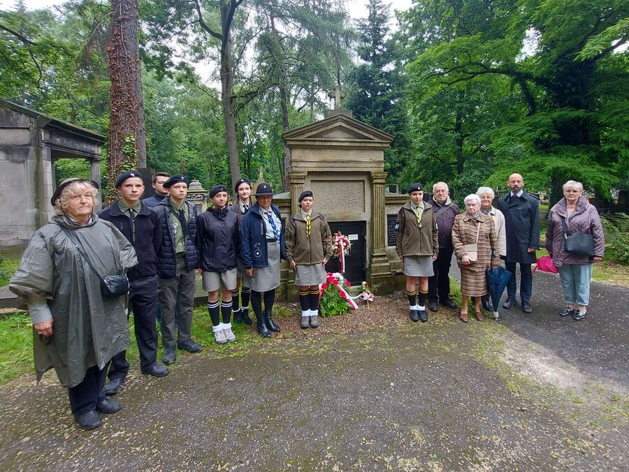 Uroczystość przy grobie Kamili Janowicz-Sycz. Fot. Jakub Ryba (IPN)