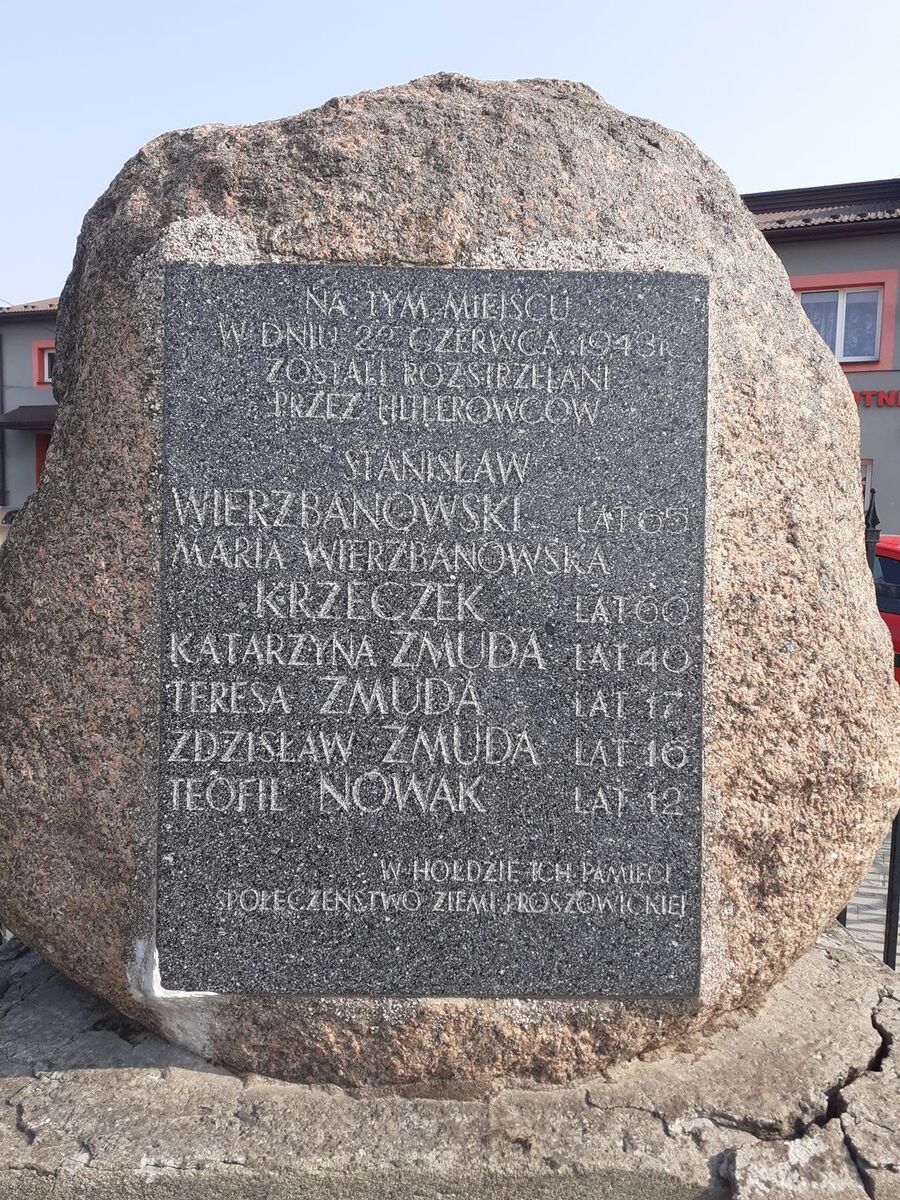 Pomnik ofiar niemieckiej zbrodni w Posądzy. Fot. Marcin Chorązki (IPN)