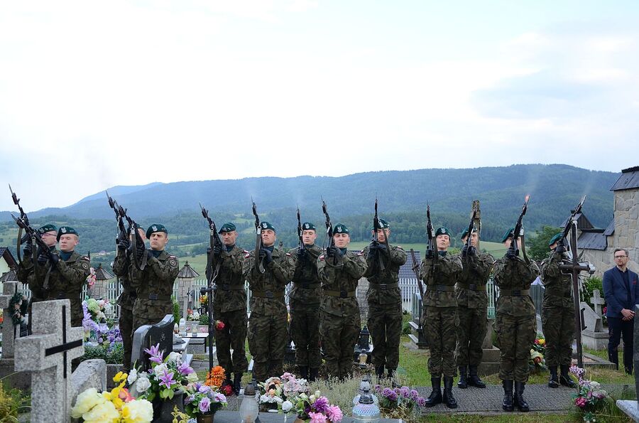 Uroczystości w związku z 80. rocznicą pacyfikacji Krzeczowa. Fot. Janusz Ślęzak (IPN)