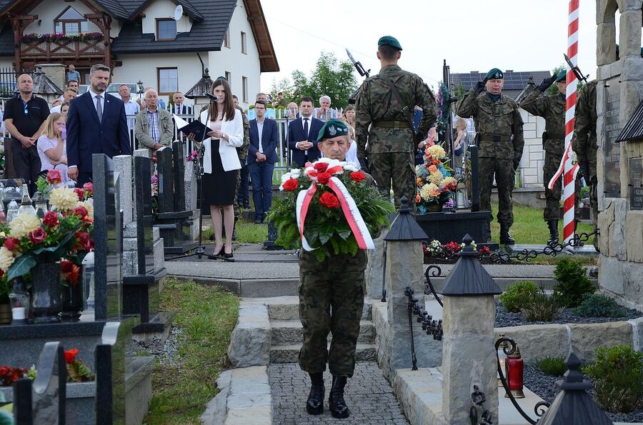 Uroczystości w związku z 80. rocznicą pacyfikacji Krzeczowa. Fot. Janusz Ślęzak (IPN)